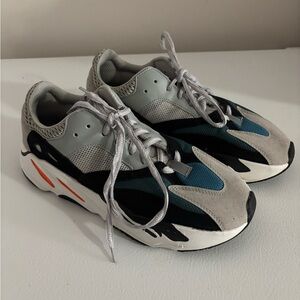 adidas Yeezy Boost 700